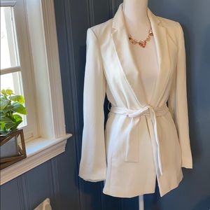 H&M White blazer with belt